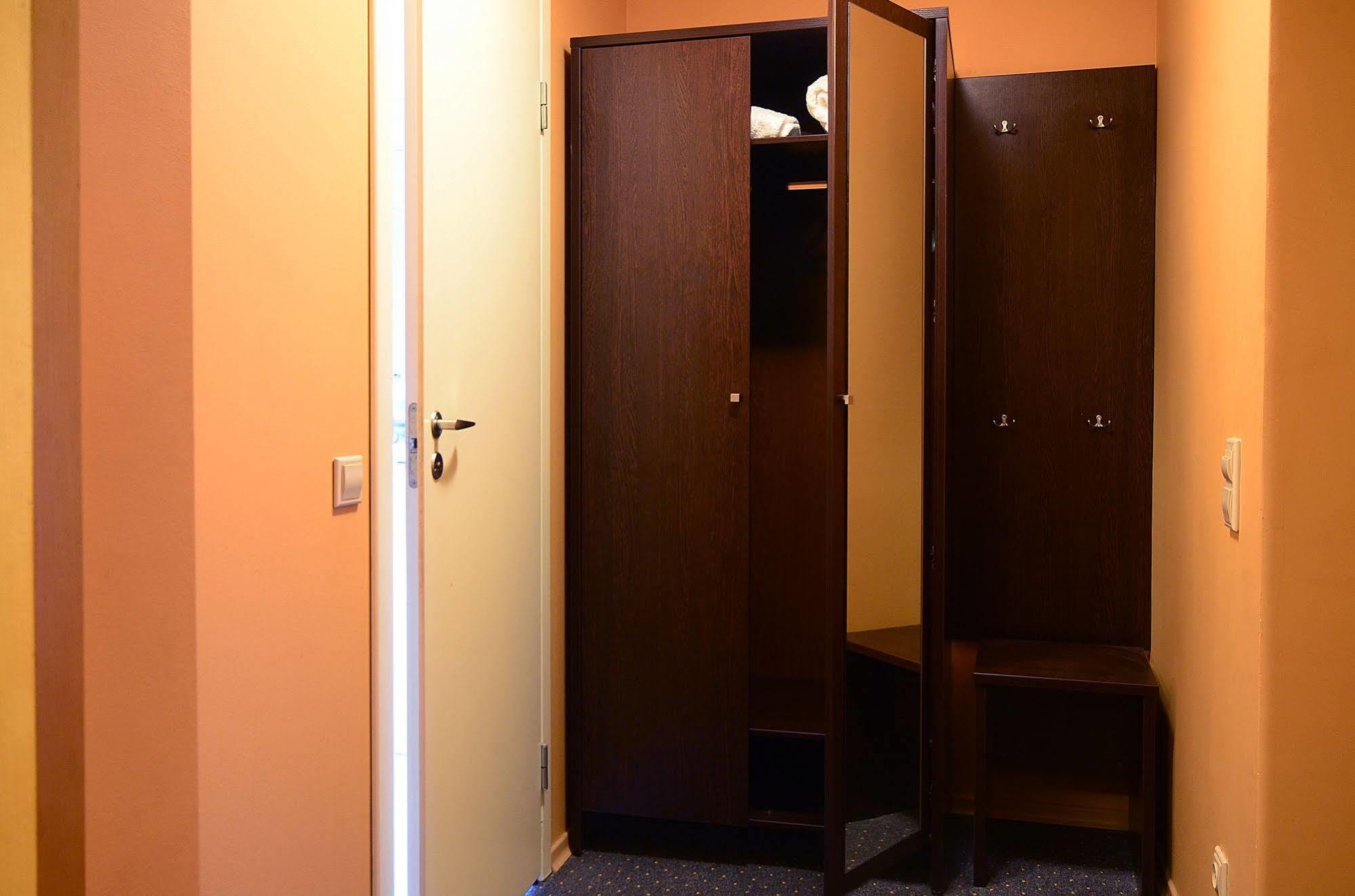 Hotel Abc Airport リガ エクステリア 写真