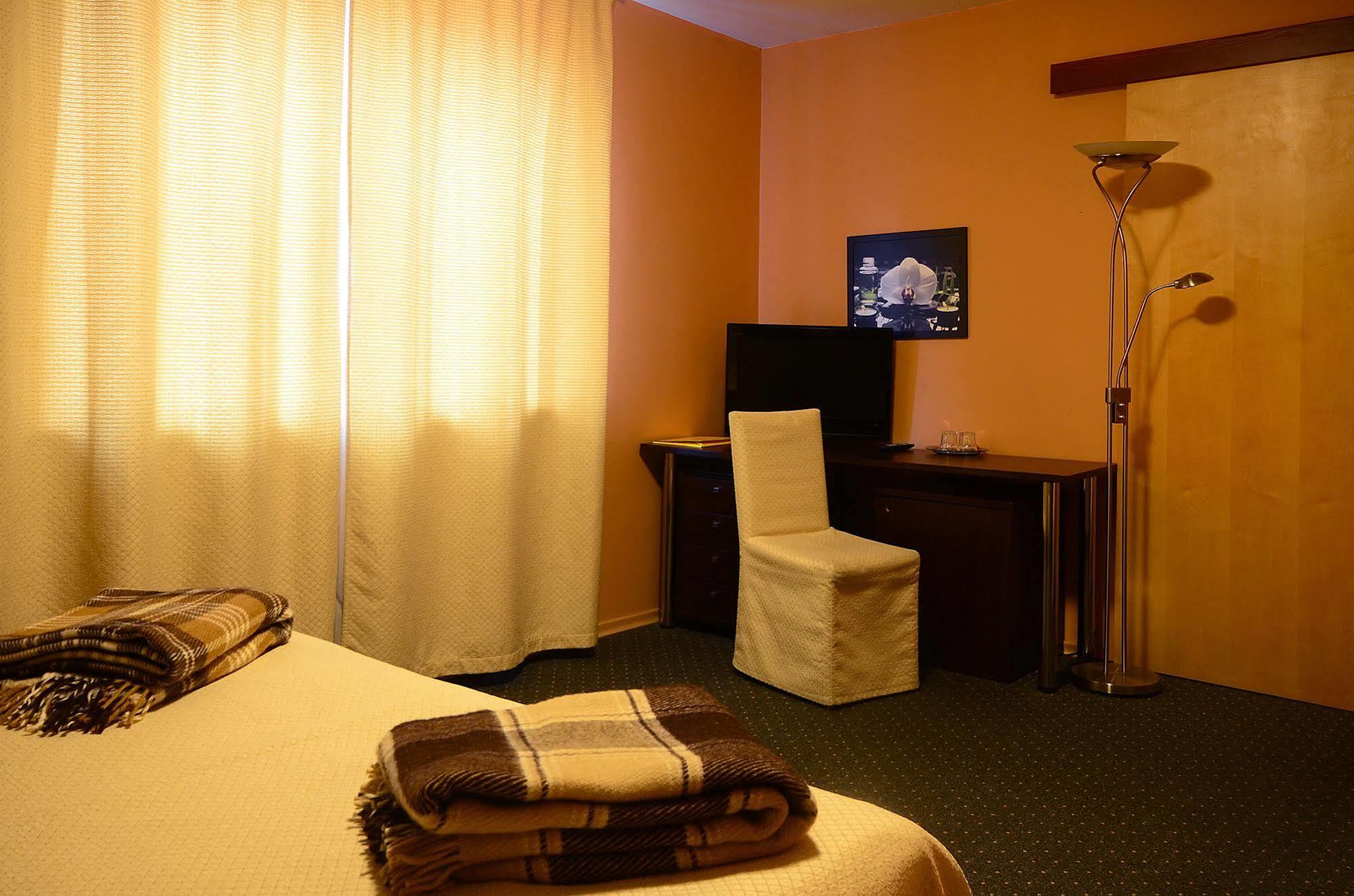 Hotel Abc Airport リガ エクステリア 写真